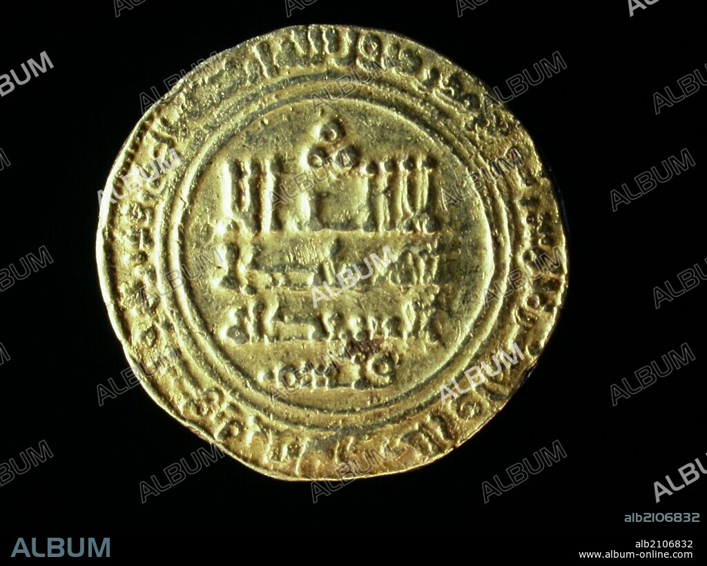 NUMISMATICA. MONEDA HISPANO-ARABE. MEDIO DINAR DE ORO, DE ABD-AL-RAHMAN III. ANVERSO. 330 HEGIRA/942 D.C. (DEPOSITO: MUSEO ARQUEOLOGICO NACIONAL).