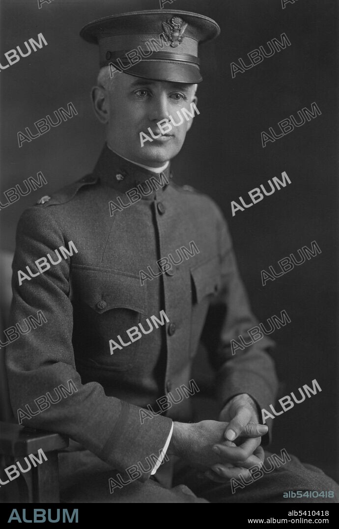 Robert Mearns Yerkes (1876-1956), US psychologist. Yerkes worked in the fields of comparative psychology and intelligence testing. He also worked in ethology and primatology. He supported eugenics, and worked on studies of race and intelligence. He was professor of psychobiology from 1924 at Yale University. His work with chimpanzees is documented in 'Almost Human' (1924). The Yerkes National Primate Research Center is named in his honor. Photographed in November 1917 at Yale University, while a Major in the US Army's Sanitary Corps.