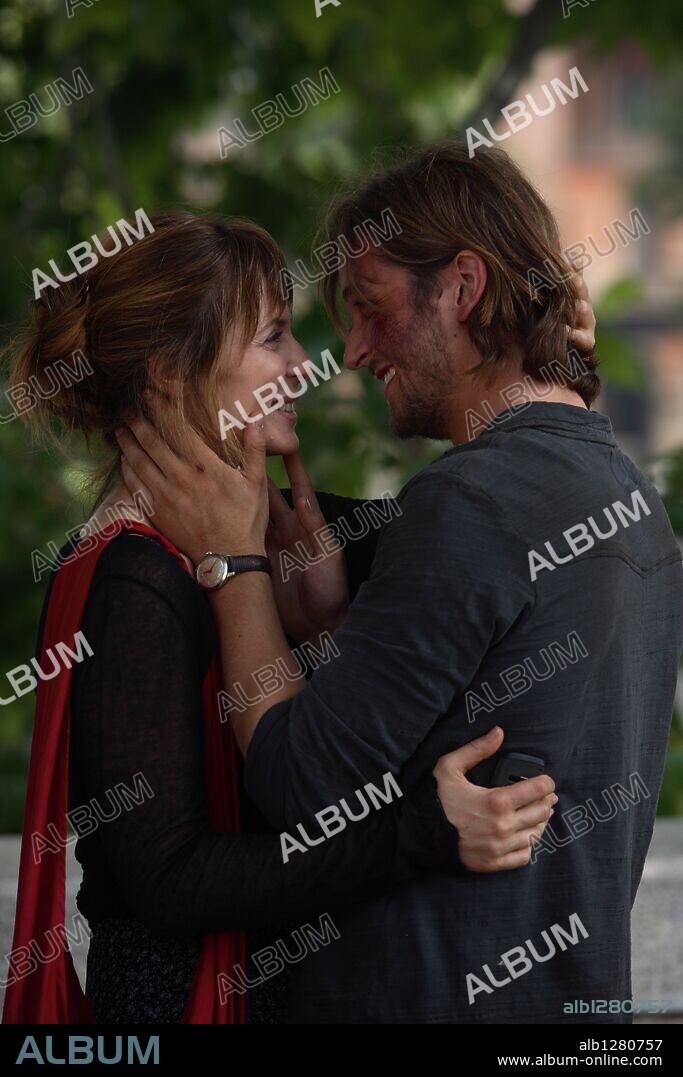 AITANA SANCHEZ-GIJON y SILVIO MUCCINO en HABLAME DE AMOR, 2008 (PARLAMI D'AMORE), dirigida por SILVIO MUCCINO. Copyright CATTLEYA.