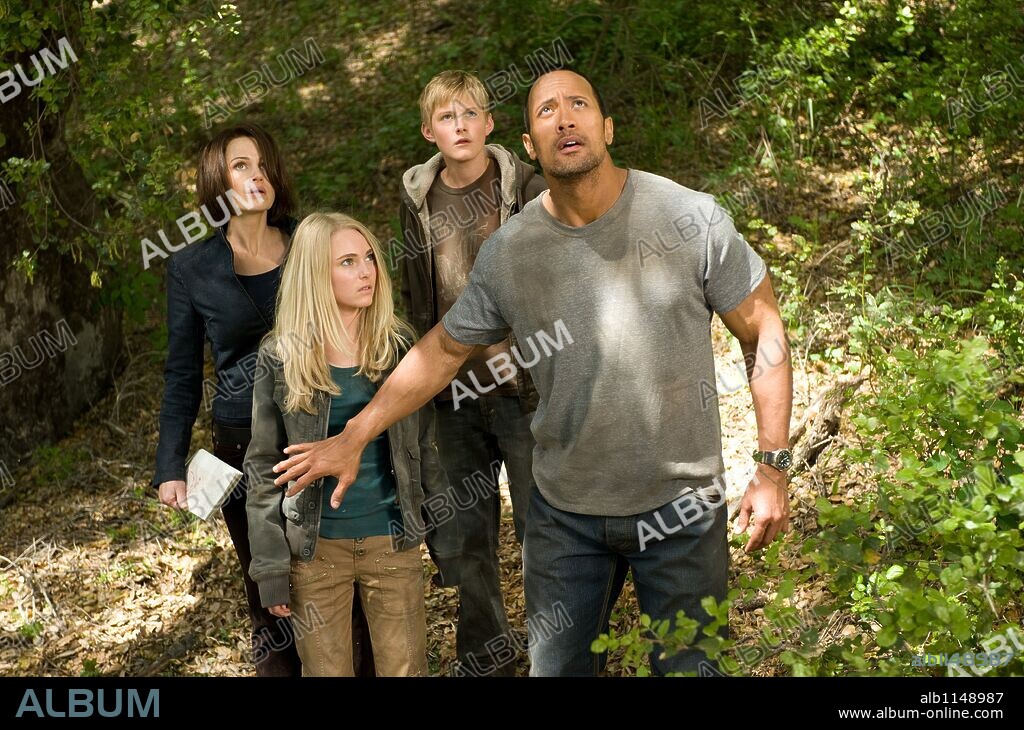 ALEXANDER LUDWIG, ANNASOPHIA ROBB and CARLA GUGINO in RACE TO WITCH MOUNTAIN, 2009, directed by ANDY FICKMAN. Copyright WALT DISNEY PICTURES.