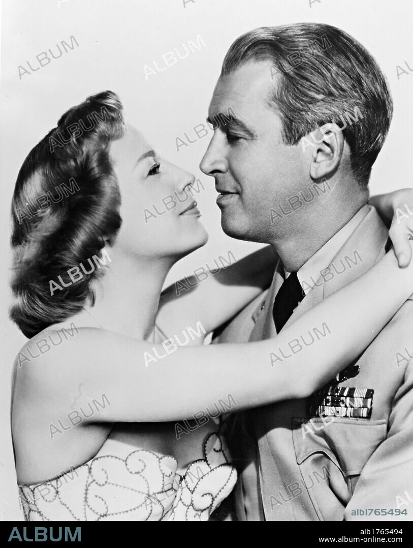 JAMES STEWART y JUNE ALLYSON en ACORAZADOS DEL AIRE, 1955 (STRATEGIC AIR COMMAND), dirigida por ANTHONY MANN. Copyright PARAMOUNT PICTURES.