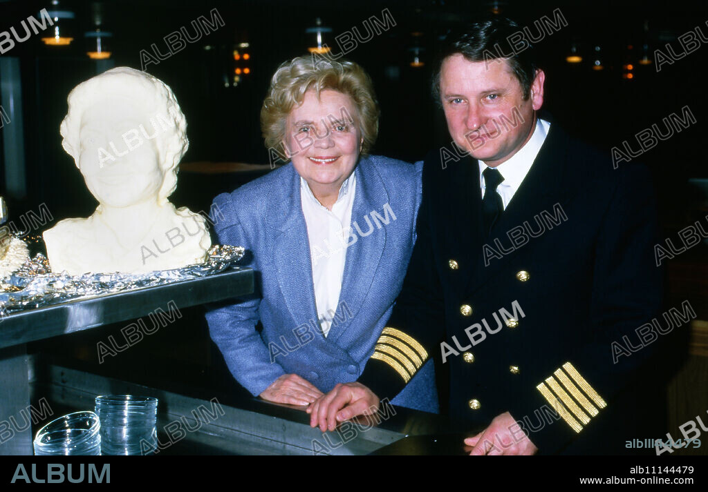 Heidi Kabel, Hamburg folk actress, with Hans Ludwig at the 35th anniversary of the German Child Protection Association in Hamburg, Germany 1988. (original german headline: Heidi Kabel).