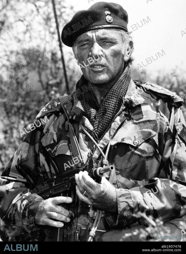 RICHARD BURTON en PATOS SALVAJES, 1978 (THE WILD GEESE), dirigida por ANDREW V. MCLAGLEN. Copyright RANK.