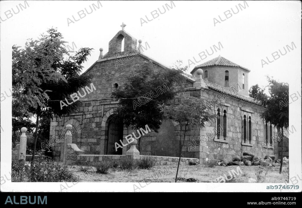 1950. Ermita de la Virgen del Roble, Patrona del pueblo de Cenicientos (Madrid).