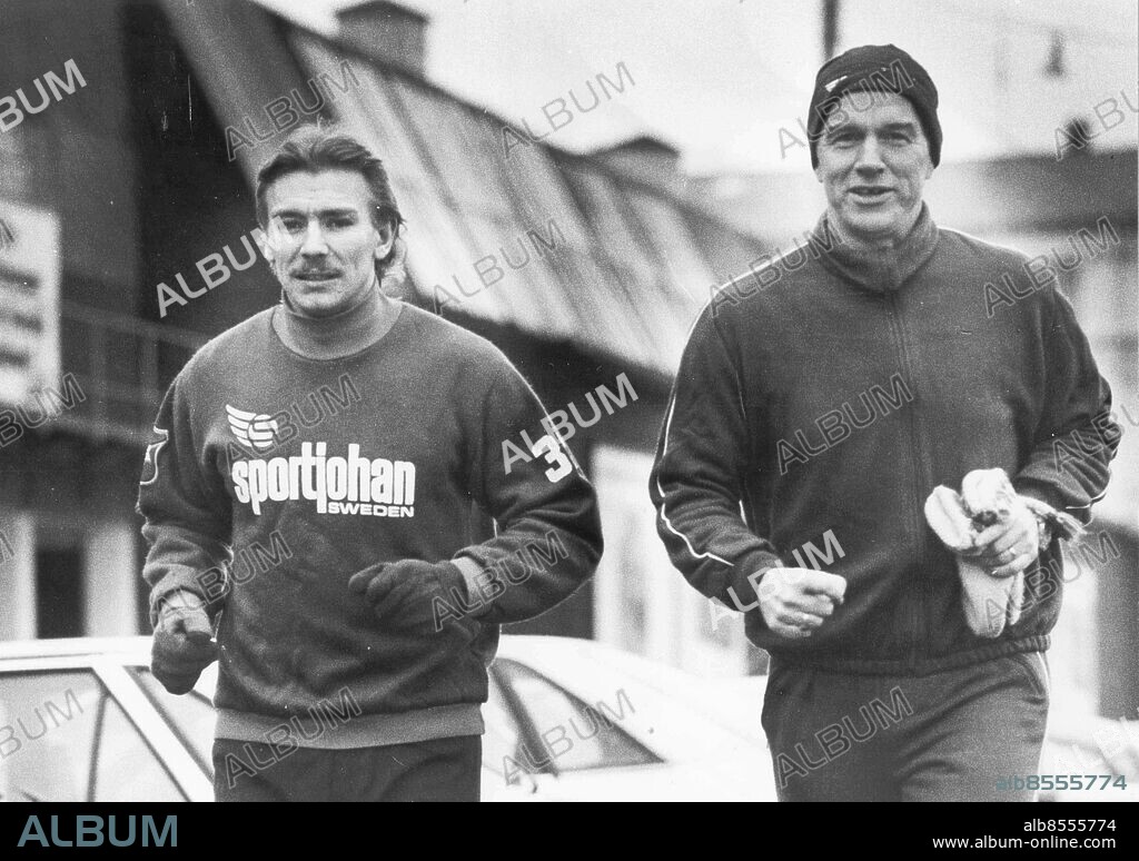 Göteborg 1985-03-01. Jan Hellström - fotbollsspelare i Örgryte tillsammans med Agne Simonsson - tränare *** Local Caption *** GP Foto: Magnus Gotander. KAMERAREPORTAGE.