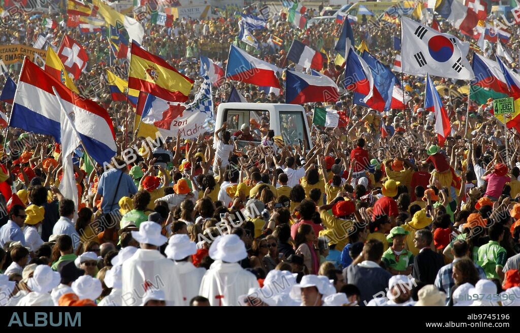 Madrid 21-08-2011 misa de clausura de la Jmj en la base Aerea de cuatro Vientos Ofidiada por Ss el papa Benedicto Xvi foto Jaime Garcia  Archdc.