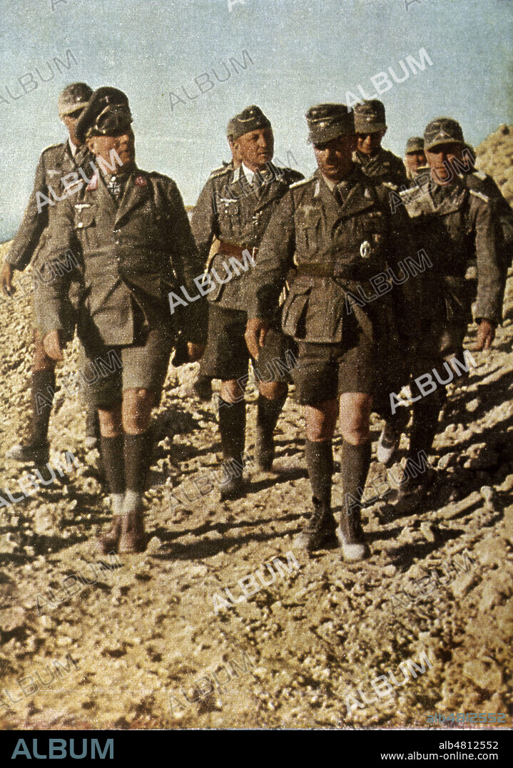 ROMMEL (1891-1944) sur le champ de bataille de Sollum. Photographie publiee dans Signal en septembre 1941. Credit : Collection KHARBINE-TAPABOR.