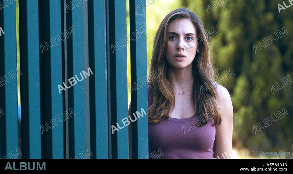 ALISON BRIE in SPIN ME ROUND, 2022, directed by JEFF BAENA. Copyright DUPLASS BROTHERS PRODUCTIONS.