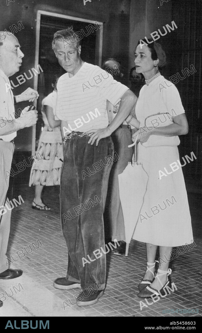 The Windsors Holiday in ItalyThe Duke and Duchess of Windsor are touring the Italian Riviera in a newly hired, sparkling white yacht, Amazone.Photo Shows: The Duke and Duchess of Windsor have arrived at Portofino, on the Italian Riviera, in the course of their holiday. They are seen here dressed informally about to do some shopping. July 28, 1952. (Photo by Paul Popper).