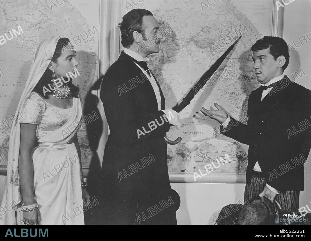 CANTINFLAS, DAVID NIVEN y SHIRLEY MACLAINE en LA VUELTA AL MUNDO EN 80 DÍAS, 1956 (AROUND THE WORLD IN EIGHTY DAYS), dirigida por MICHAEL ANDERSON. Copyright UNITED ARTISTS.
