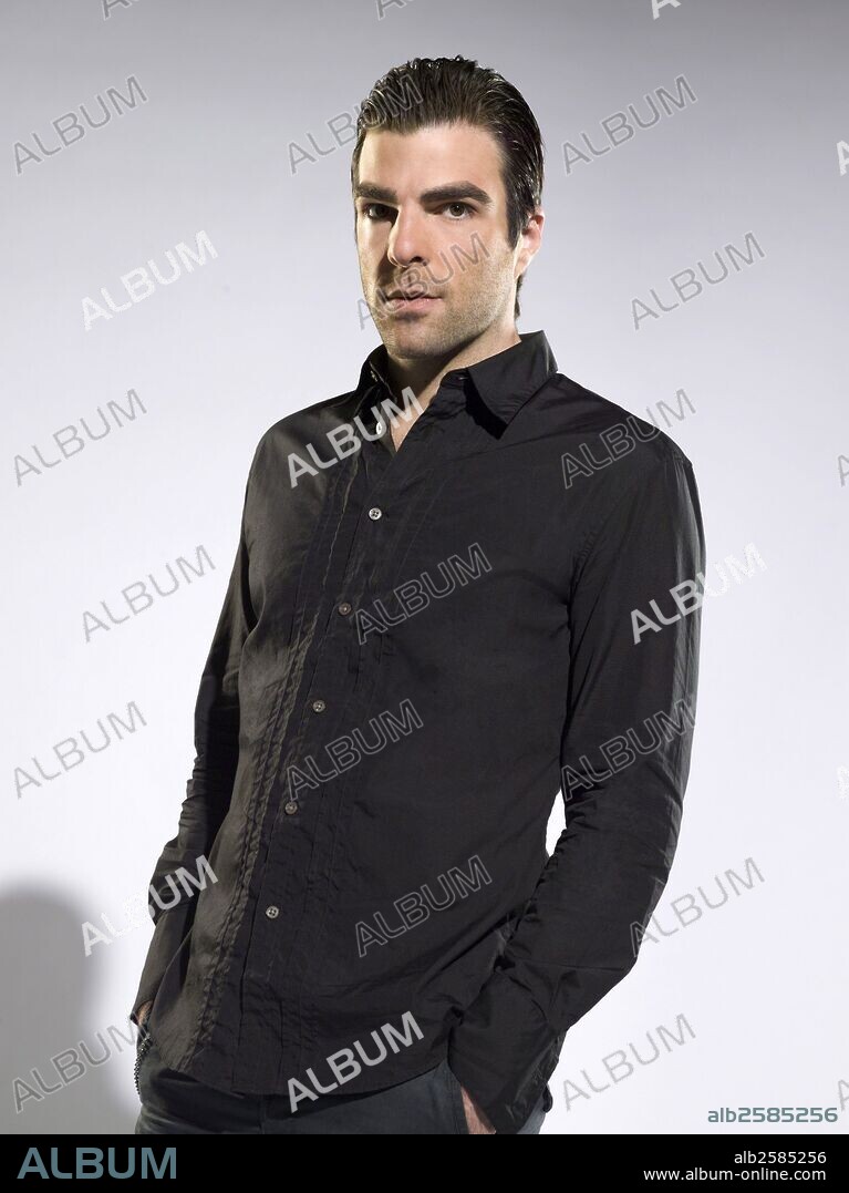 ZACHARY QUINTO en HEROES, 2006, dirigida por ADAM KANE, ALLAN ARKUSH, GREG BEEMAN y JEANNOT SZWARC. Copyright NBC UNIVERSAL TELEVISION/TAILWIND PRODUCTIONS.