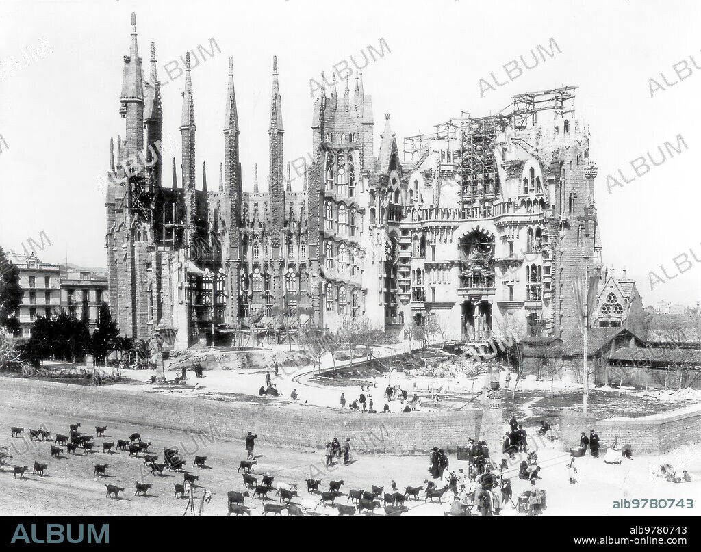 Barcelona, 1910 (CA.). La Sagrada Familia a principios de siglo XX.