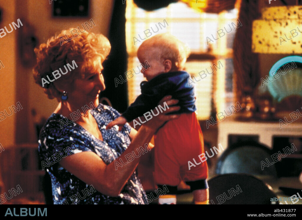 OLYMPIA DUKAKIS in LOOK WHO'S TALKING, 1989, directed by AMY HECKERLING. Copyright TRI STAR PICTURES.
