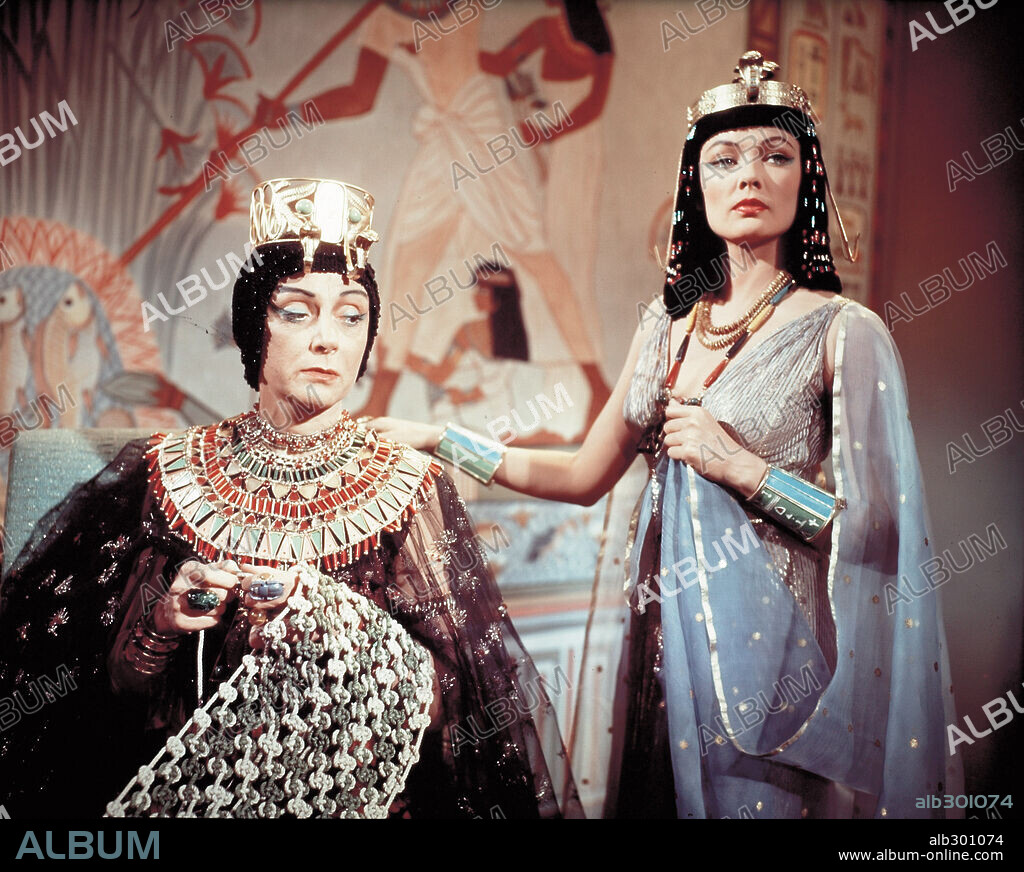 GENE TIERNEY et JUDITH EVELYN dans THE EGYPTIAN, 1954, réalisé par MICHAEL CURTIZ. Copyright 20TH CENTURY FOX.