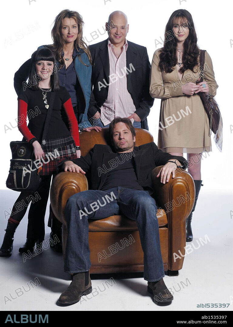 DAVID DUCHOVNY, EVAN HANDLER, MADELEINE MARTIN, MADELINE ZIMA y NATASCHA McELHONE en CALIFORNICATION, 2007. Copyright AGRESSIVE MEDIOCRITY/AND THEN.../SHOWTIME/TWILIGHT TIME FILM.