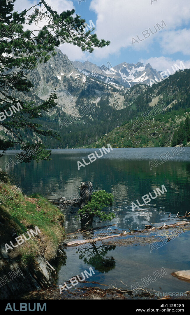 CATALUÑA. PARQUE NACIONAL DE AIGÜESTORTES Y LAGO DE SAN MAURICIO (PARC NACIONAL D'AIGÜESTORTES I ESTANY DE SANT MAURICI). Vista del Lago San Mauricio. Comarca del Pallars Sobirà. Provincia de Lleida.