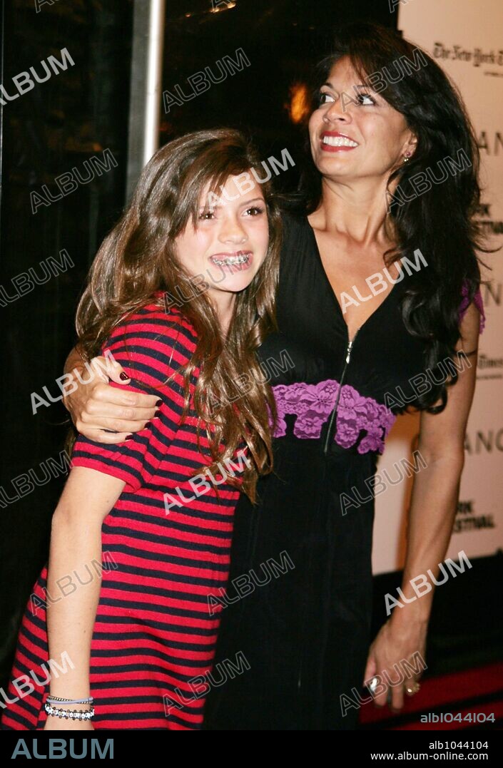 DINA EASTWOOD und MORGAN EASTWOOD. Oct 04, 2008 - New York, NY, USA - DINA RUIZ EASTWOOD, and daughter MORGAN EASTWOOD at the premiere of 'Changeling' held during the 46th annual New York Film Festival at the Ziegfeld Theater. 04/10/2008
