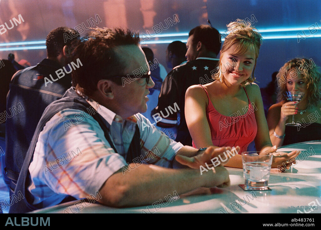 ARIELLE KEBBEL and TOM ARNOLD in SOUL PLANE, 2004, directed by JESSY TERRERO. Copyright METRO GOLDWYN MAYER / TALAMON, BRUCE.
