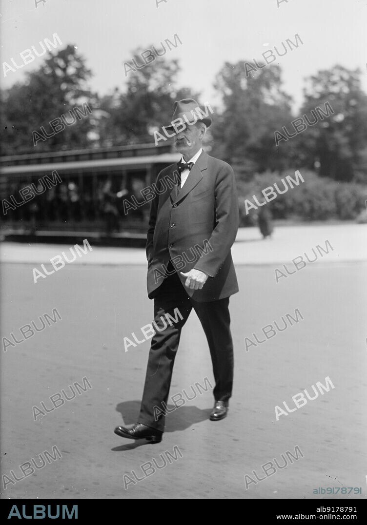 HARRIS & EWING. Cummins, Albert Baird. Governor of Iowa, 1902-1908; Senator, 1908-1926. Snap, 1917.