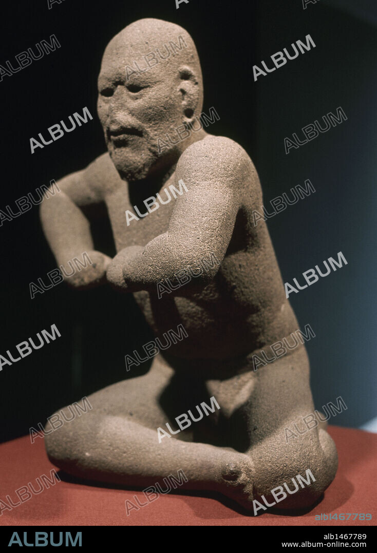 ARTE PRECOLOMBINO. CULTURA OLMECA. MEXICO. OLMECAS. Cultura desarrollada por los pueblos mexicanos de Tabasco y parte meridional de Veracruz "LUCHADOR OLMECA". Estatua realizada en piedra. Museo de antropología. Mexico D. F.