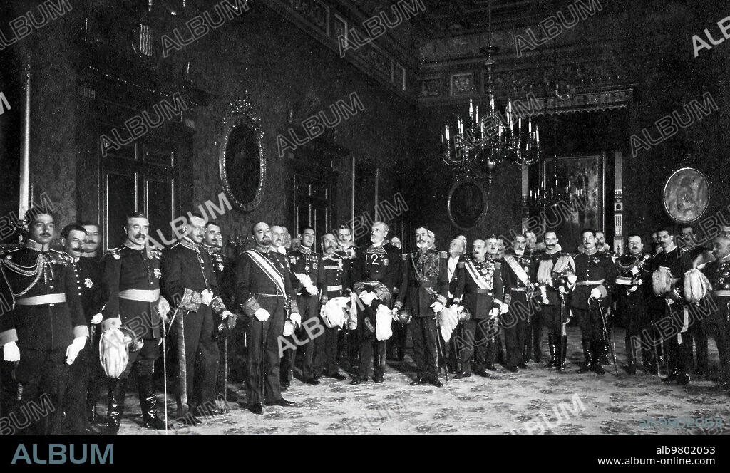 January 22, 1919. In the general captaincy of Barcelona. The general capital Mr. Milans del Bosch (1), and the Civil governor, Mr. González Rothwos (2), at the reception held on the occasion of the saint of HM The King.