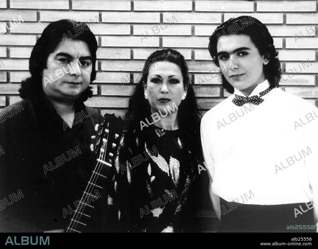 Ricardo Miño  Alvarez con su mujer Pepa Montes (Josefa Bastos Otero) y su hijo Ricardito Miño en la grabación de un programa de televisión. Málaga 1994.