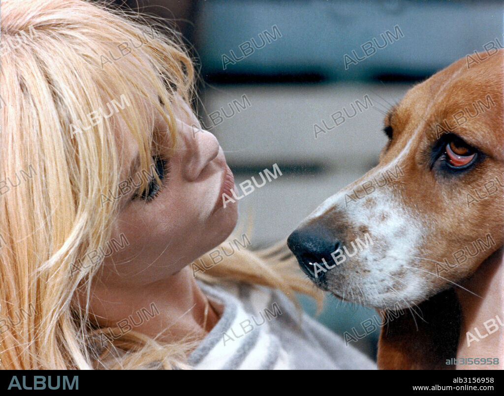 BRIGITTE BARDOT in TWO WEEKS IN SEPTEMBER, 1967 (A COEUR JOIE), directed by SERGE BOURGUIGNON. Copyright PARAMOUNT PICTURES.