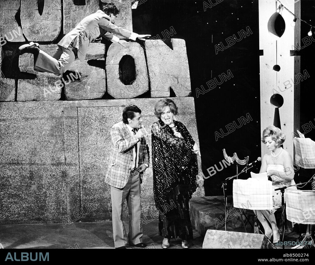 Göteborg - 1988-10-17 - Lasse Brandeby - journalist - skådespelare - komiker - mest känd som rollfiguren Kurt Olsson - Kurtan och Gudrun - Anki Rahlskog - Jan Malmsjö - Hans Wiktorsson ses flygande *** Local Caption *** GP - Foto: Lars Alexi. KAMERAREPORTAGE.
