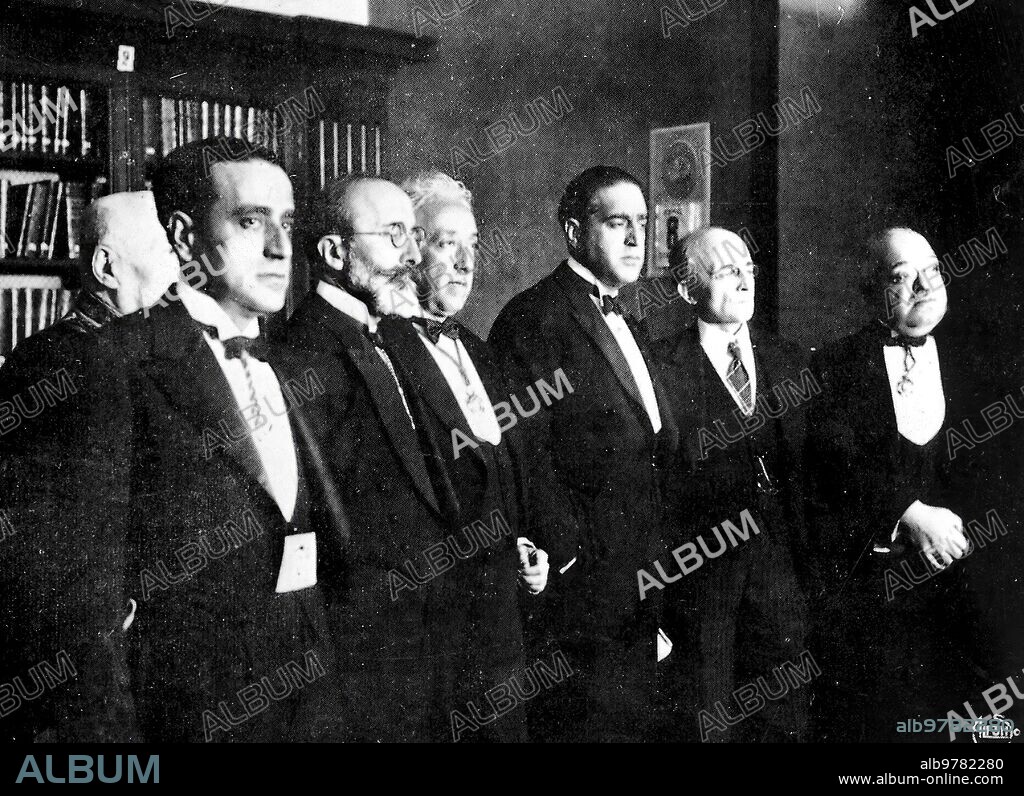 7 abril 1934. Acto de ingreso del doctor Gregorio Marañón en la academia Española. De izquierda A Derecha, Empezando por el Segundo, Ramón Menéndez Pidal, Niceto Alcalá Zamora, Gregorio Marañón Posadillo, Salvador de Madariaga y Armando Cotarelo Valledor.