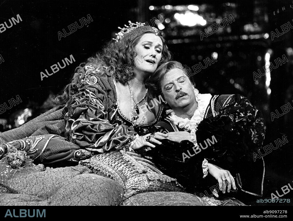 Alfredo Kraus as Gennaro with Joan Sutherland as Lucrezia in Donizetti's Lucrezia Borgia at Covent Garden in 1980. Kraus is admired in the operas of both the Italian and French repertoires.