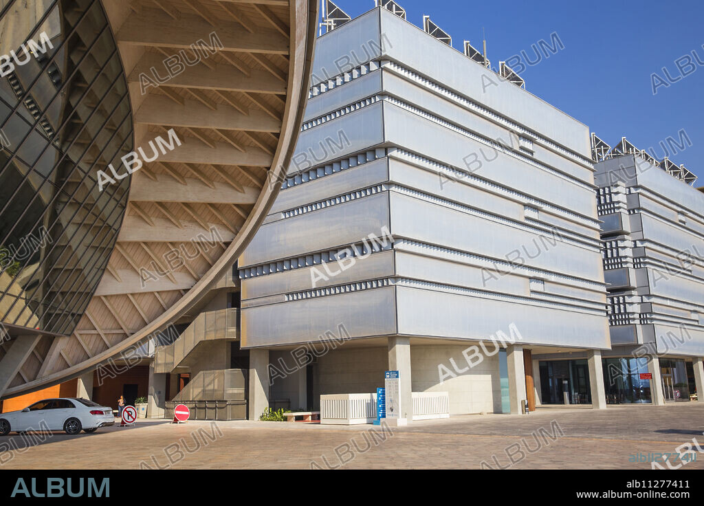 Masdar City, the world's first zero-carbon, car and skyscraper-free city, Abu Dhabi, United Arab Emirates, Middle East.