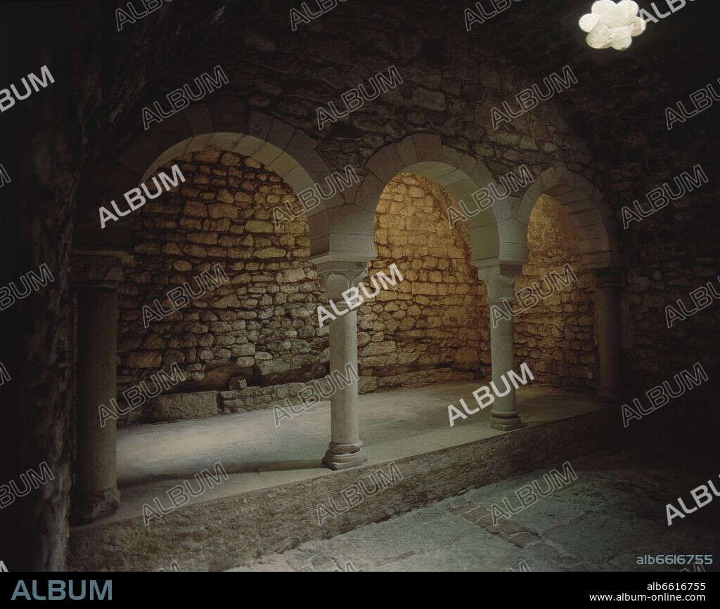 TEPIDARIUM O SALA TEMPLADA DE LOS BAÑOS ARABES - SIGLO XII.