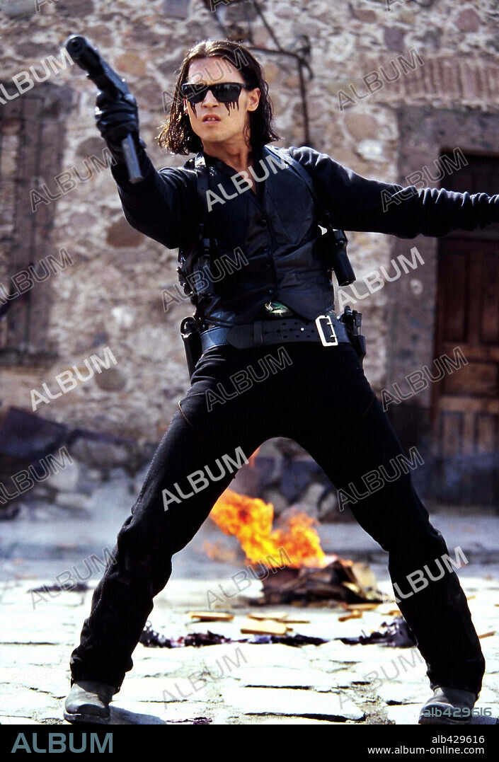 JOHNNY DEPP in ONCE UPON A TIME IN MEXICO, 2003, directed by ROBERT RODRIGUEZ. Copyright COLUMBIA/LOS HOOLIGANS/MIRAMAX.