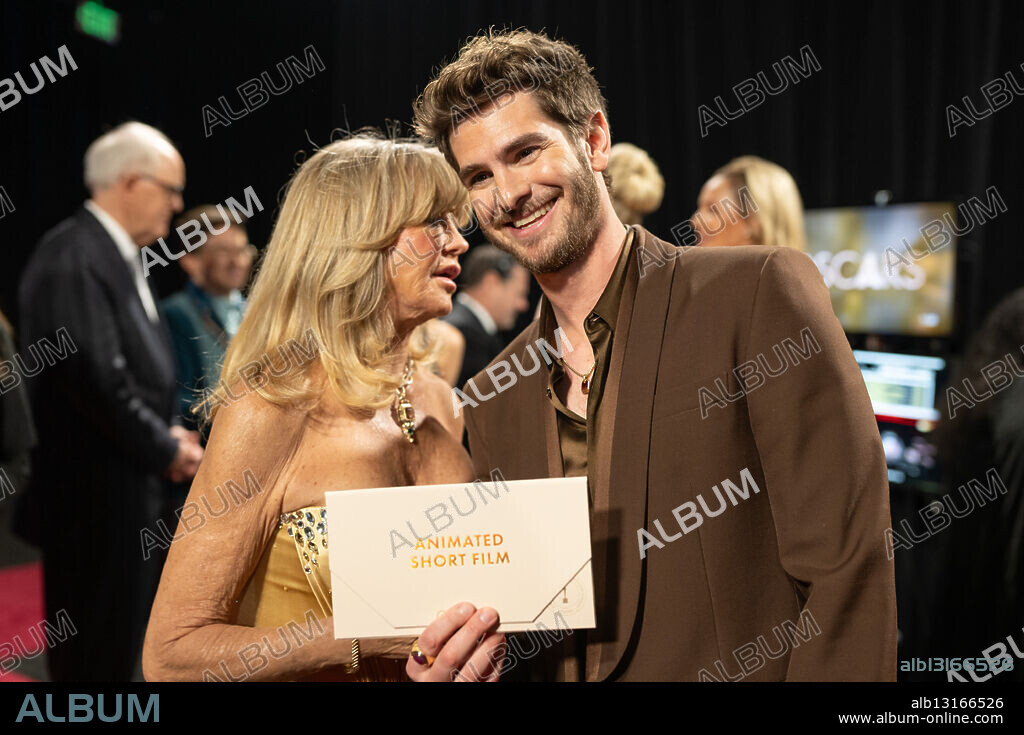 RH3_3528. Andrew Garfield and Goldie Hawn pose backstage at the Oscar® for Animated Short Film during the live ABC Telecast of the 97th Oscars® at the Dolby® Theatre at Ovation Hollywood on Sunday, March 2, 2025.