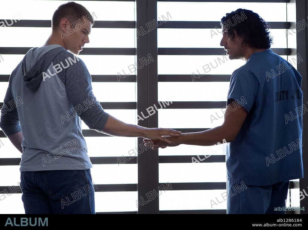 BRIAN J. SMITH et NAVEEN ANDREWS dans SENSE8, 2015, réalisé par ANDY WACHOWSKI et LANA WACHOWSKI. Copyright NETFLIX.