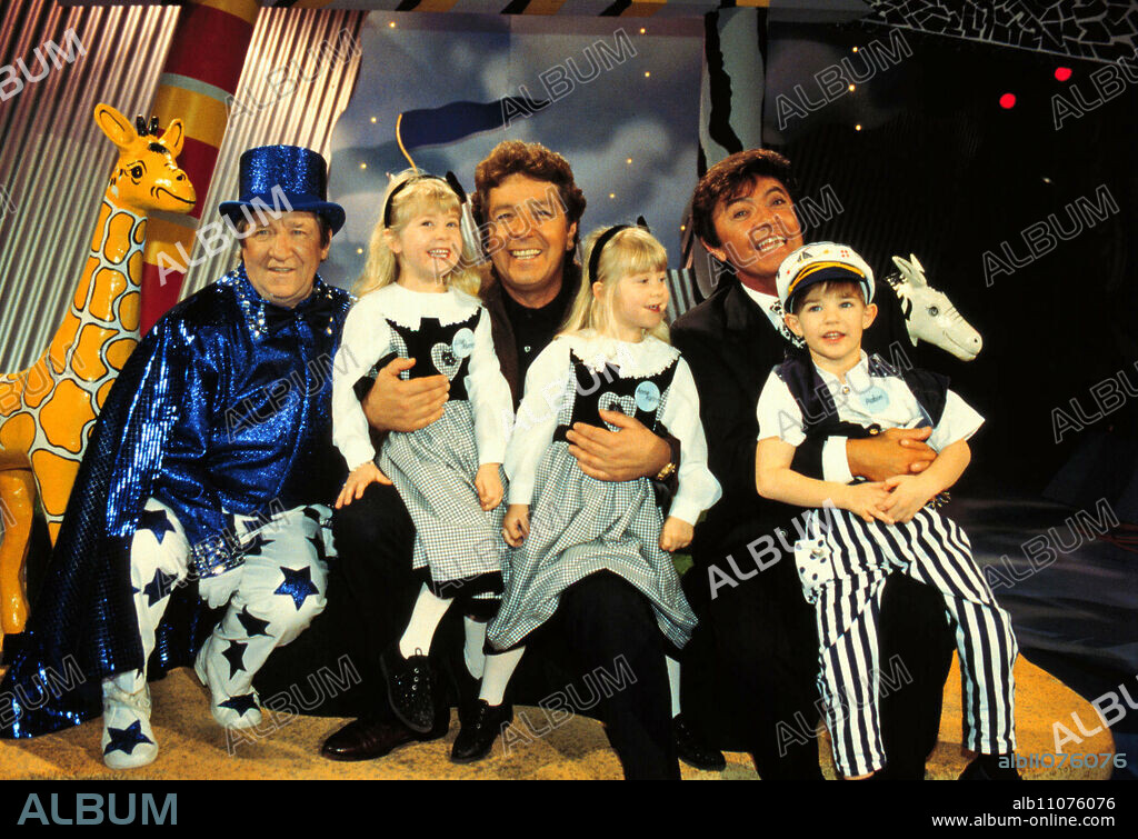 Kinderquatsch with Michael, ARD talent show for small children, 1998, Bobby Flitter, presenter Michael Schanze with Lisa Marie, Anne-Katrin and Robin, as guest: singer REX GILDO.