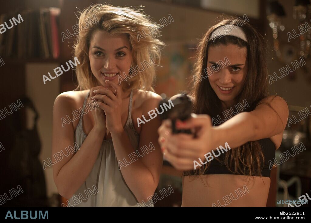 ANA DE ARMAS and LORENZA IZZO in KNOCK KNOCK, 2015, directed by ELI ROTH. Copyright DRAGONFLY ENTERTAINMENT / MORENO, EDUARDO.