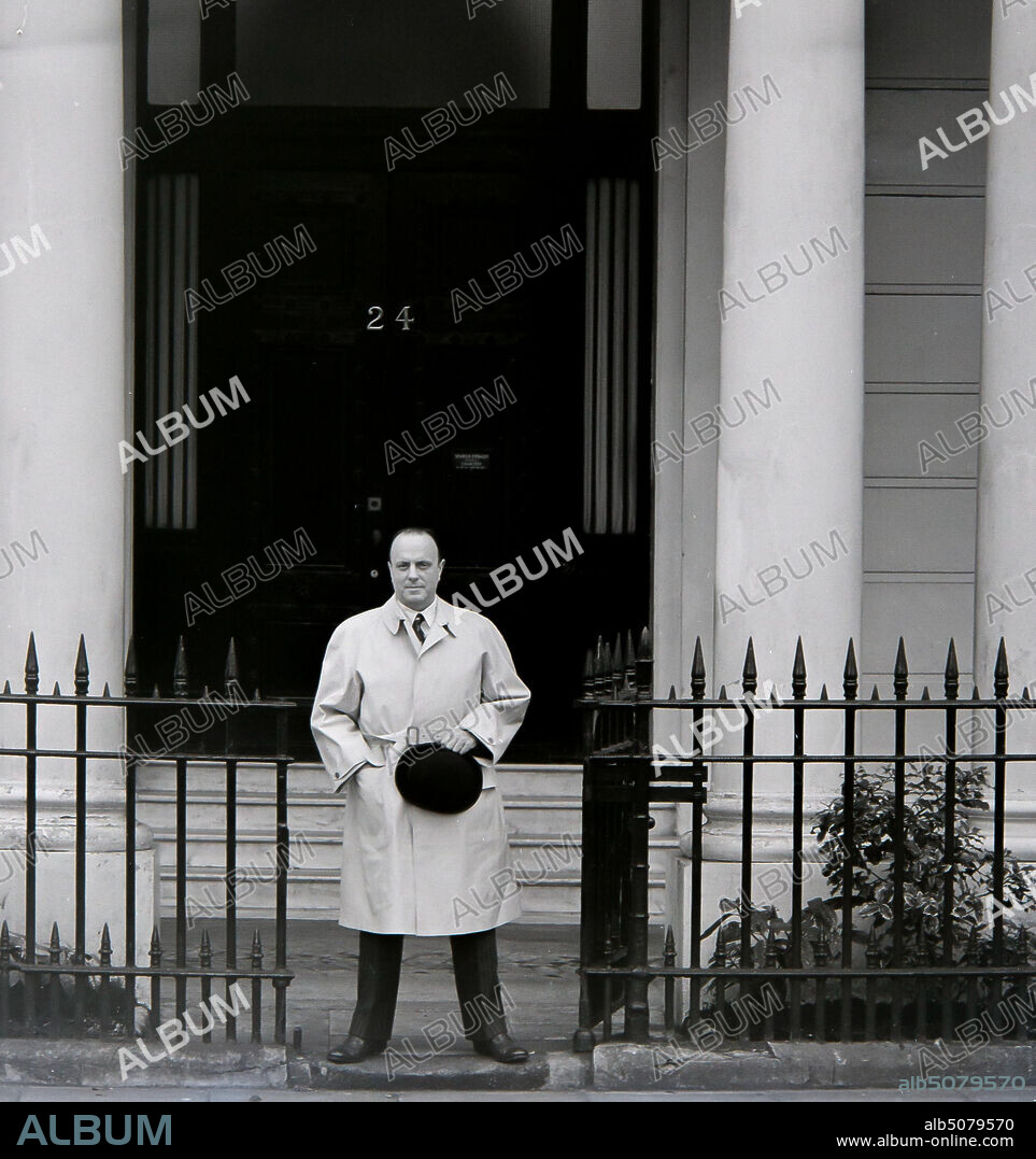 El político Manuel Fraga Iribarne en Londres, año 1975.