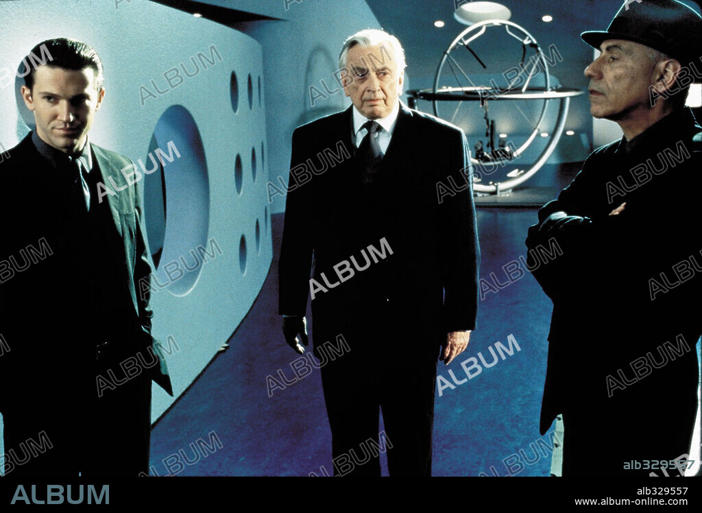 ALAN ARKIN, GORE VIDAL and LOREN DEAN in GATTACA, 1997, directed by ANDREW NICCOL. Copyright COLUMBIA TRI STAR.