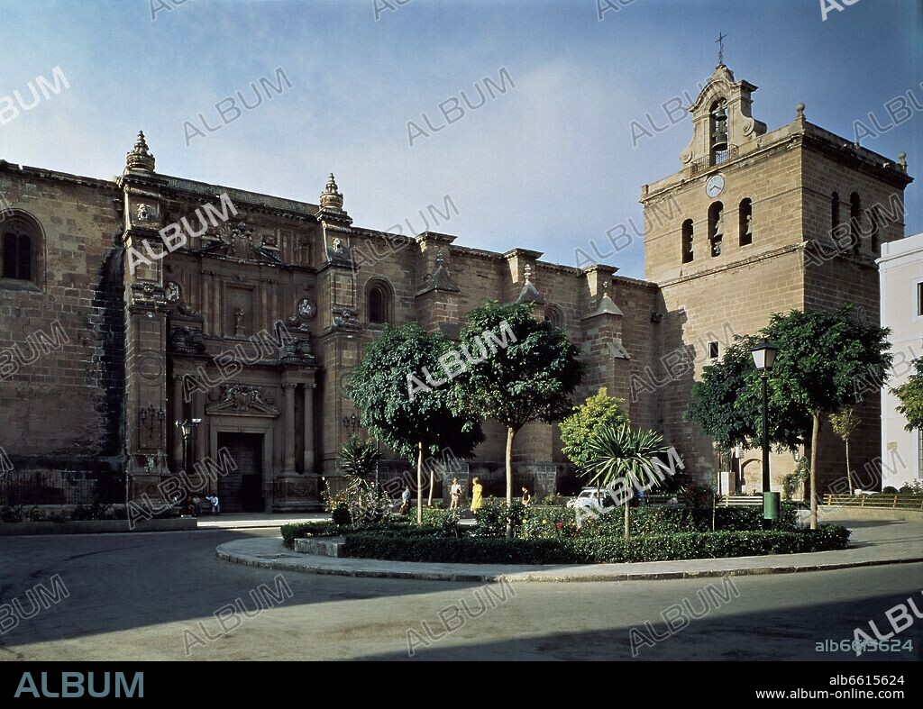 OREA JUAN DE. FACHADA PRINCIPAL DE LA CATEDRAL DE ALMERIA CON LA TORRE CAMPANARIO AL FONDO - SIGLO XVI.