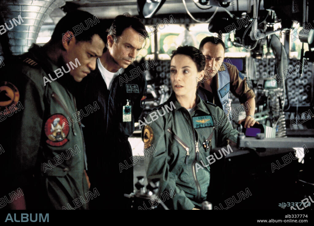 KATHLEEN QUINLAN, LAURENCE FISHBURNE and SAM NEILL in EVENT HORIZON, 1997, directed by PAUL W. S. ANDERSON. Copyright PARAMOUNT PICTURES / MEIN, SIMON.