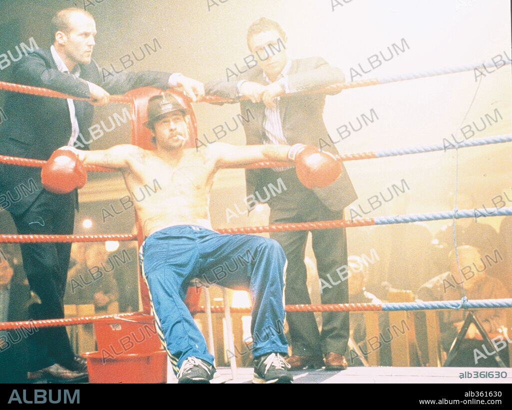 BRAD PITT, JASON STATHAM y STEPHEN GRAHAM en SNATCH: CERDOS Y DIAMANTES, 2000 (SNATCH), dirigida por GUY RITCHIE. Copyright COLUMBIA PICTURES.