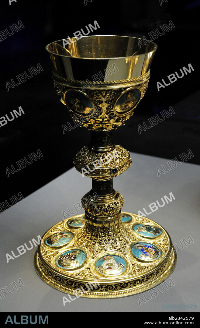 ARTE SIGLO XIX. PAISES BAJOS. Cáliz de plata chapado en oro, con piedras preciosas. Obra del orfebre Johan Hamers, Tilburg,1897. Museum Catharijneconvent. Utrecht. Holanda.