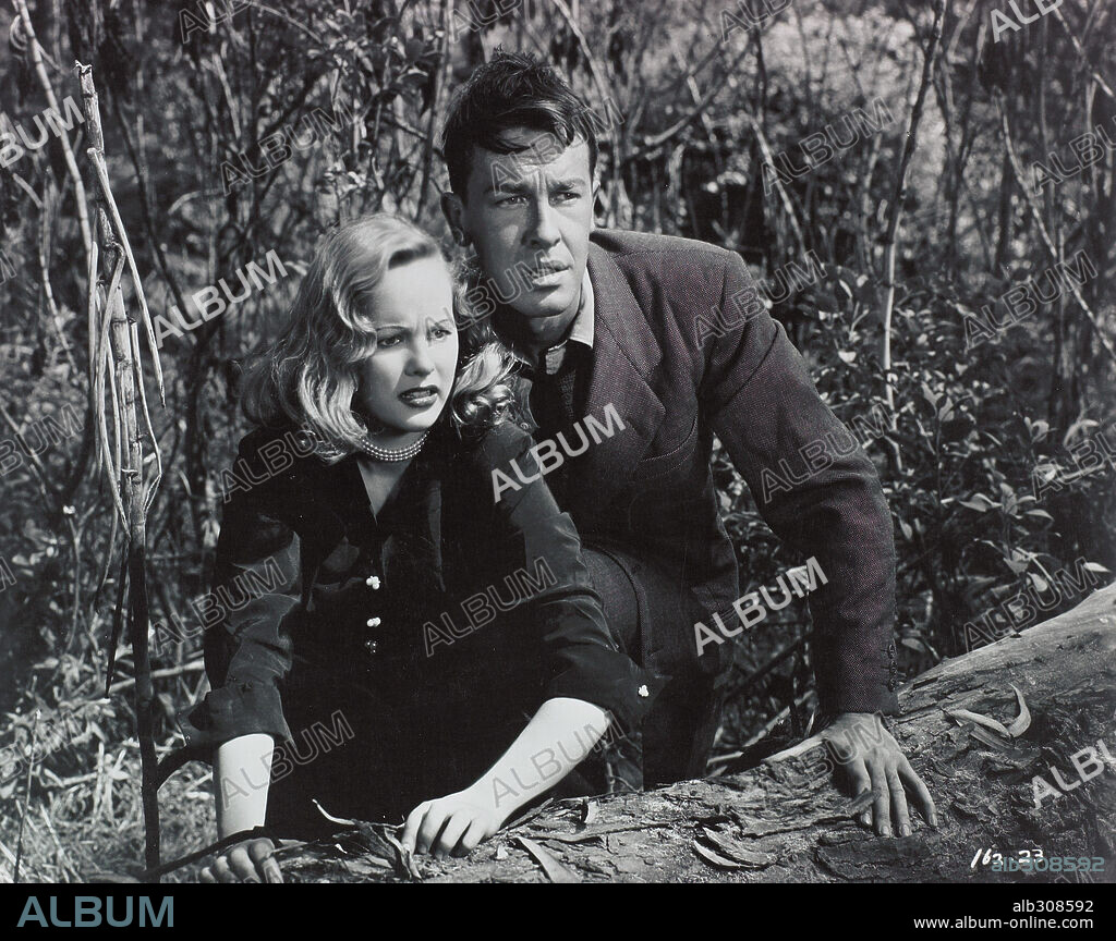 JOHN DALL and PEGGY CUMMINS in GUN CRAZY, 1950, directed by JOSEPH H. LEWIS. Copyright UNITED ARTISTS.