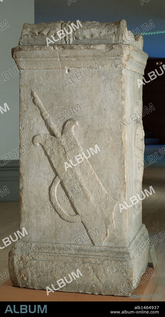 ARTE ROMANO. ESPAÑA. Ara Pacis o Altar de la Salud. Siglo I. Mármol de Carrara. Procede del pueblo de Espinardo (actualmente un barrio de Murcia). Museo Arqueológico de Barcelona. Cataluña.