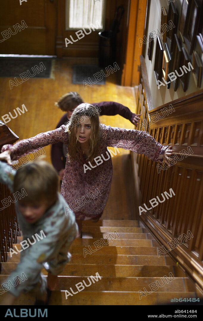 JESSE JAMES, JIMMY BENNETT and MELISSA GEORGE in THE AMITYVILLE HORROR, 2005, directed by ANDREW DOUGLAS. Copyright METRO GOLDWYN MAYER / IOVINO, PETER.