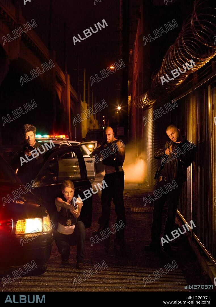 DYLAN McDERMOTT, LOGAN MARSHALL-GREEN, NICKI AYCOX and OMARI HARDWICK in DARK BLUE, 2009, directed by DANNY CANNON. Copyright TNT ORIGINALS/Turner Network Television (TNT)/Warner Horizon.
