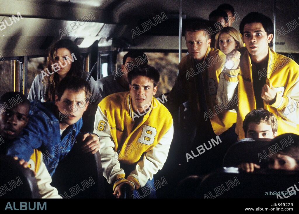 AL SANTOS, ERIC NENNINGER, GARIKAYI MUTAMBIRWA, JOSH HAMMOND, MARIEH DELFINO, NICKI AYCOX and TRAVIS SCHIFFNER in JEEPERS CREEPERS II, 2003. Copyright UNITED ARTISTS / PAGE, GENE.