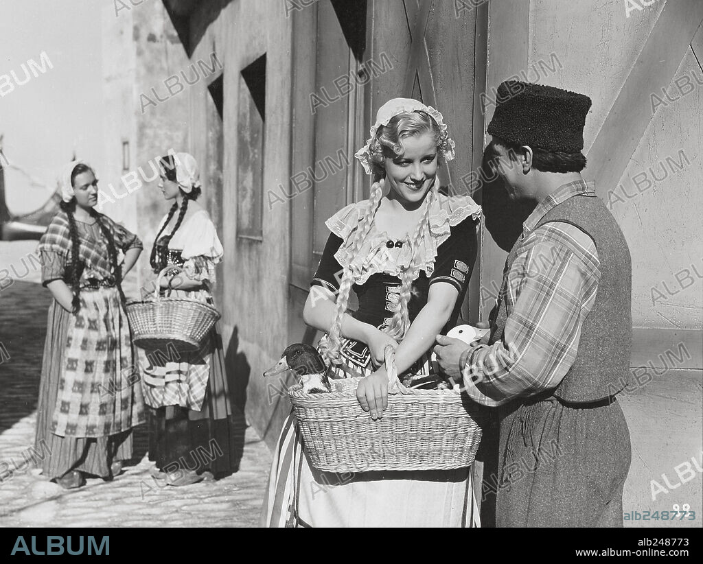 MARIA MERCADER in WINDMILLS, 1939 (MOLINOS DE VIENTO), directed by ROSARIO PI. Copyright INTERNACIONAL FILMS ESPANOLA.