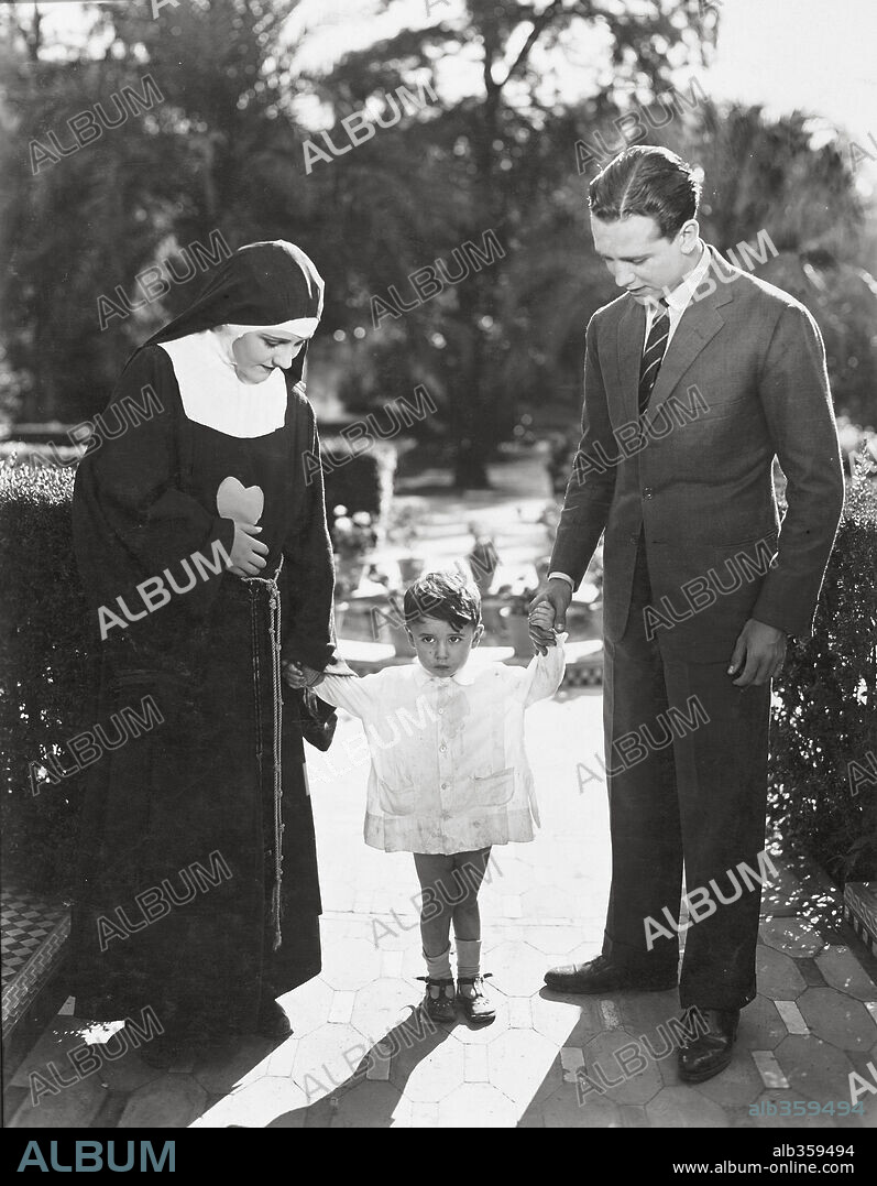 IMPERIO ARGENTINA and RICARDO NUÑEZ in SISTER SAN SULPICIO, 1927 (LA HERMANA SAN SUPLICIO), directed by FLORIAN REY. Copyright PERSEO FILMS.
